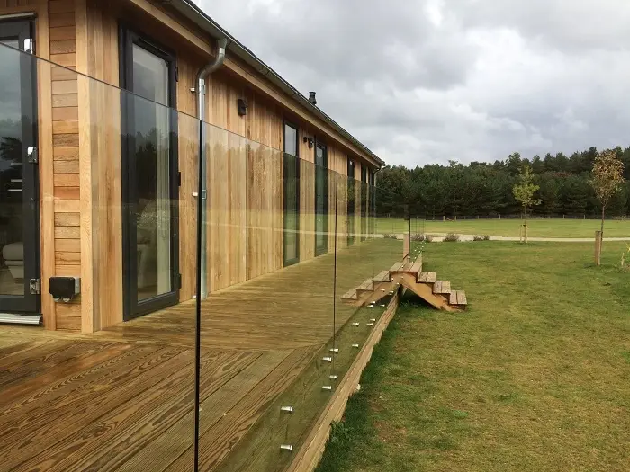 Frameless balustrade on timber lodge